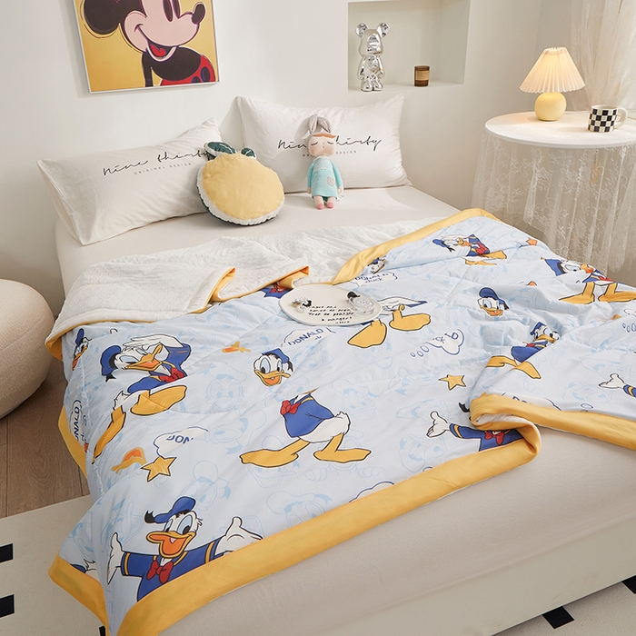 91家纺网 家纺一手货源 找家纺 一米阳光 2023新款凉感丝豆豆款包边夏被 帅气唐老鸭