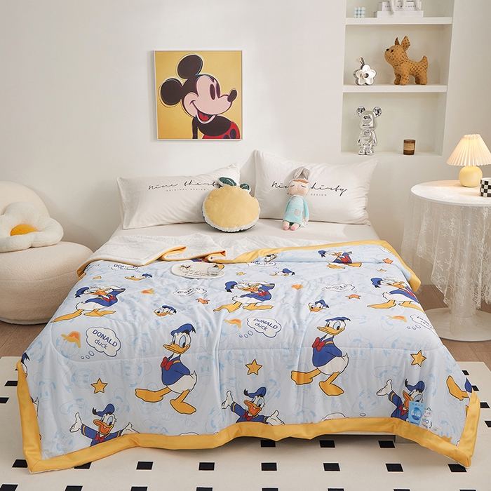 91家纺网 家纺一手货源 找家纺 一米阳光 2023新款凉感丝豆豆款包边夏被 帅气唐老鸭