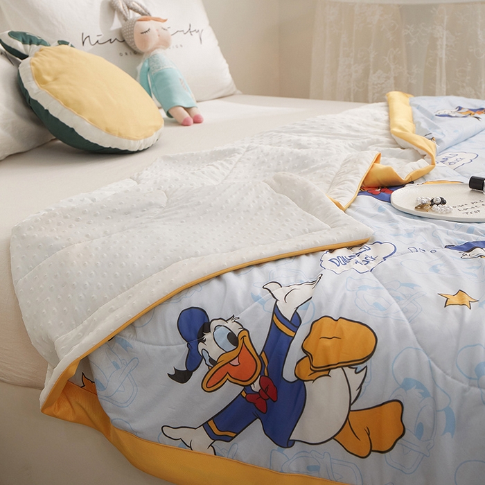 91家纺网 家纺一手货源 找家纺 一米阳光 2023新款凉感丝豆豆款包边夏被 帅气唐老鸭