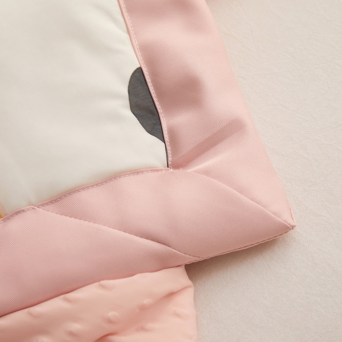 91家纺网 家纺一手货源 找家纺 一米阳光 2023新款凉感丝豆豆款包边夏被 俏皮米妮