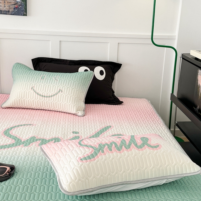 91家纺网 家纺一手货源 找家纺 昔可2023新款ins简约风乳胶凉席 晕染粉绿笑脸