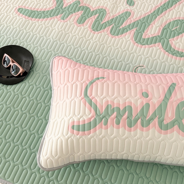 91家纺网 家纺一手货源 找家纺 昔可2023新款ins简约风乳胶凉席 晕染粉绿笑脸