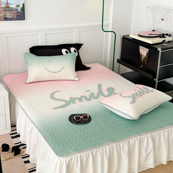 91家纺网 家纺一手货源 找家纺 昔可2023新款ins简约风乳胶凉席 晕染粉绿笑脸