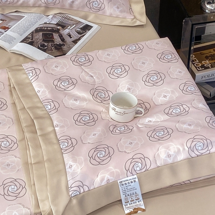 91家纺网 家纺一手货源 找家纺 棉生活 2023新款莱赛尔天丝绣花夏被 温莎 粉