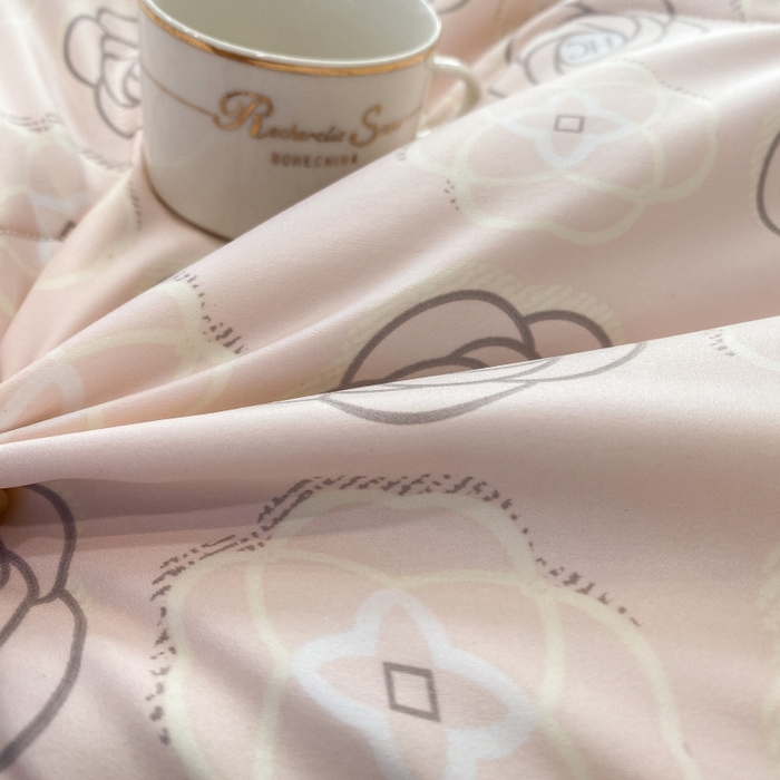 91家纺网 家纺一手货源 找家纺 棉生活 2023新款莱赛尔天丝绣花夏被 温莎 粉