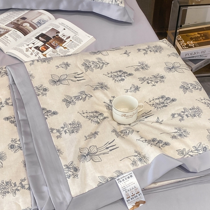 91家纺网 家纺一手货源 找家纺 棉生活 2023新款莱赛尔天丝绣花夏被 枝蔓 灰