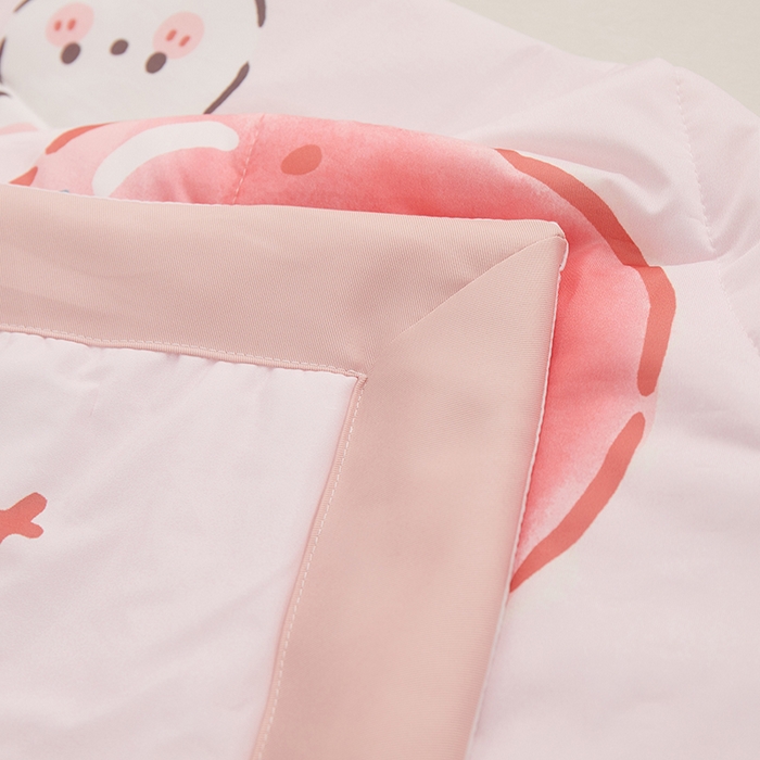 91家纺网 家纺一手货源 找家纺 一米阳光 2023新款凉感丝包边款夏被 草莓兔