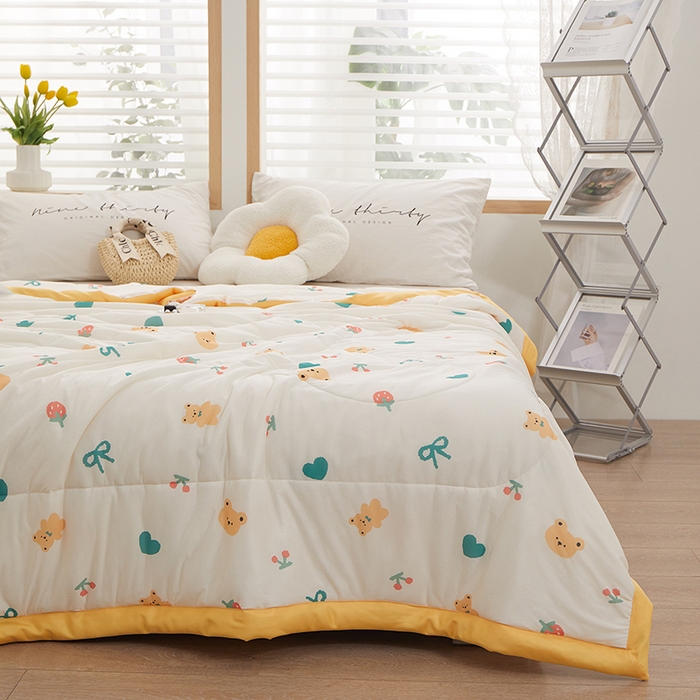 91家纺网 家纺一手货源 找家纺 一米阳光 2023新款凉感丝包边款夏被 可爱熊头