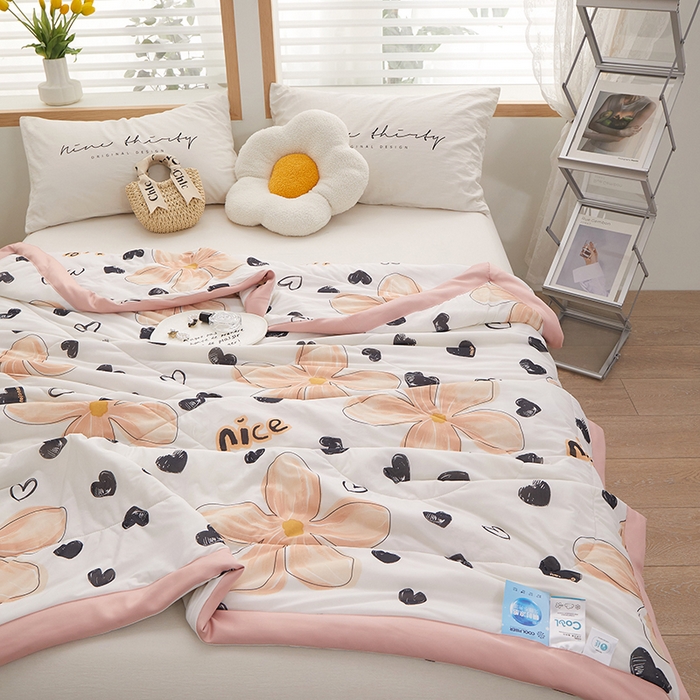 91家纺网 家纺一手货源 找家纺 一米阳光 2023新款凉感丝包边款夏被 香氛