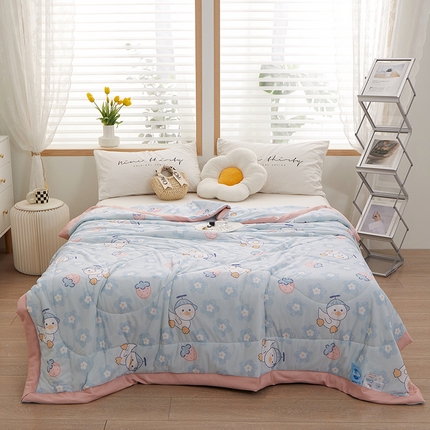 91家纺网 家纺一手货源 找家纺 一米阳光 2023新款凉感丝包边款夏被 嘟嘟鸭