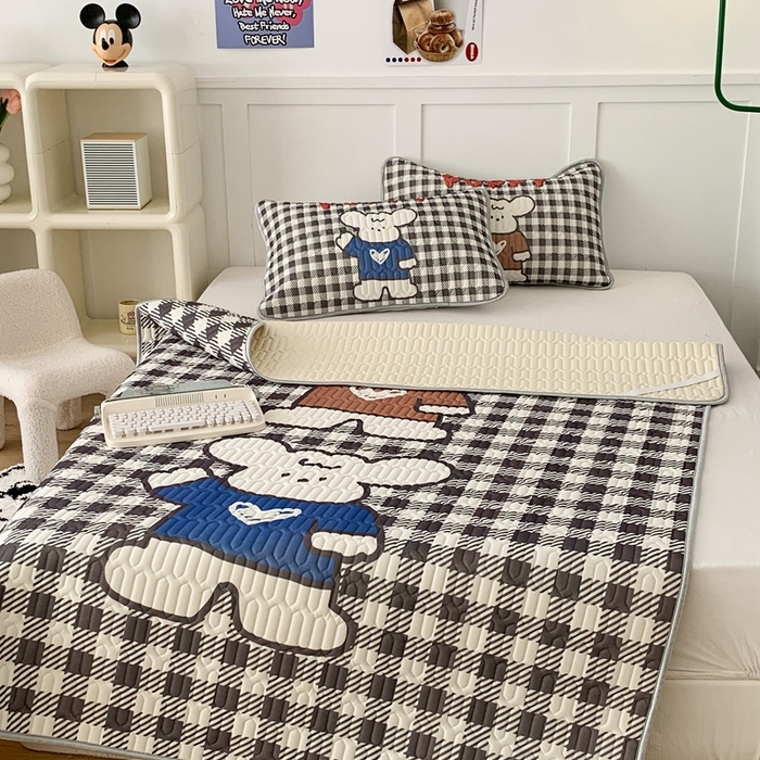 91家纺网 家纺一手货源 找家纺 昔可家纺2023新款大版卡通乳胶凉席第二批 格子底卡通