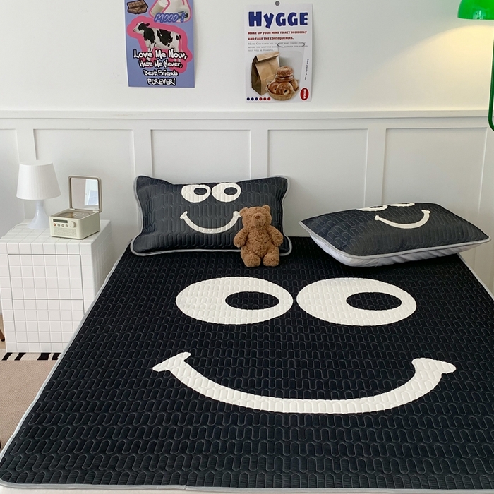 91家纺网 家纺一手货源 找家纺 昔可家纺2023新款大版卡通乳胶凉席第二批 黑色笑脸