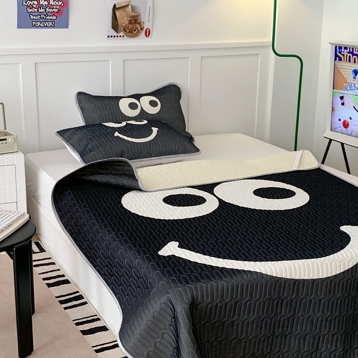 91家纺网 家纺一手货源 找家纺 昔可家纺2023新款大版卡通乳胶凉席第二批 黑色笑脸