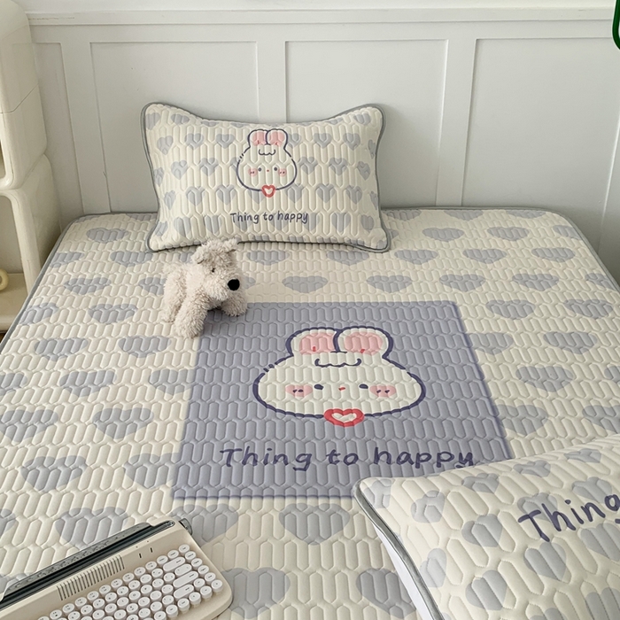 91家纺网 家纺一手货源 找家纺 昔可家纺2023新款大版卡通乳胶凉席第二批 紫爱心兔