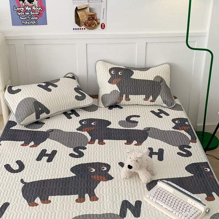 91家纺网 家纺一手货源 找家纺 昔可家纺2023新款大版卡通乳胶凉席第二批 字母小黑狗