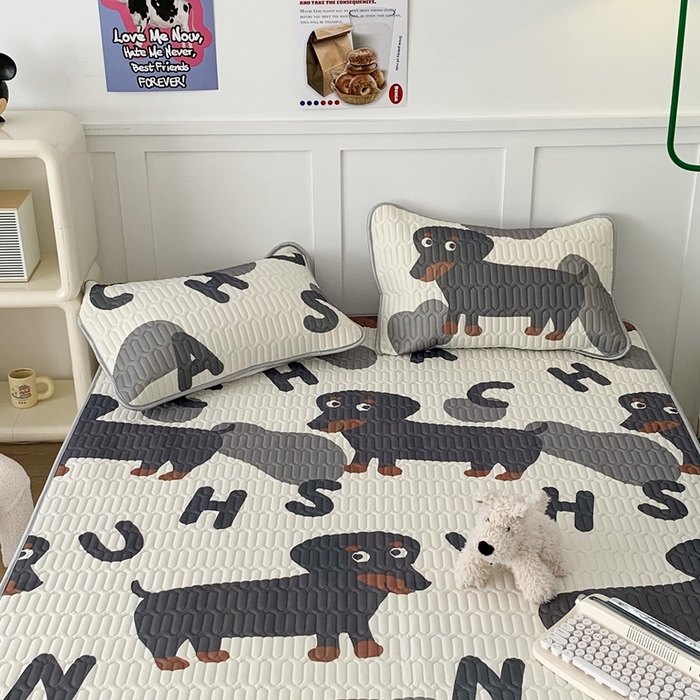 91家纺网 家纺一手货源 找家纺 昔可家纺2023新款大版卡通乳胶凉席第二批 字母小黑狗