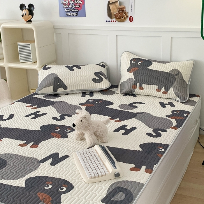 91家纺网 家纺一手货源 找家纺 昔可家纺2023新款大版卡通乳胶凉席第二批 字母小黑狗