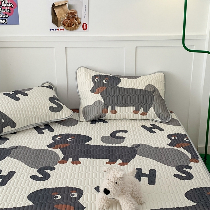 91家纺网 家纺一手货源 找家纺 昔可家纺2023新款大版卡通乳胶凉席第二批 字母小黑狗