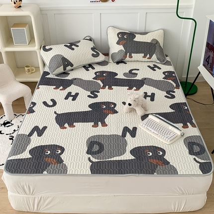 91家纺网 家纺一手货源 找家纺 昔可家纺2023新款大版卡通乳胶凉席第二批 字母小黑狗