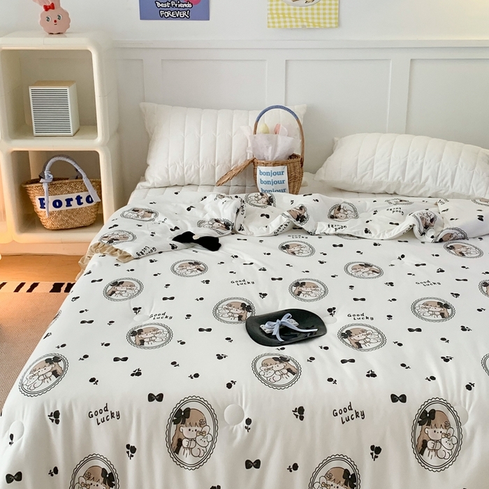 91家纺网 家纺一手货源 找家纺 昔可家纺2023新款花边款云柔针织大豆夏被 黑花女孩