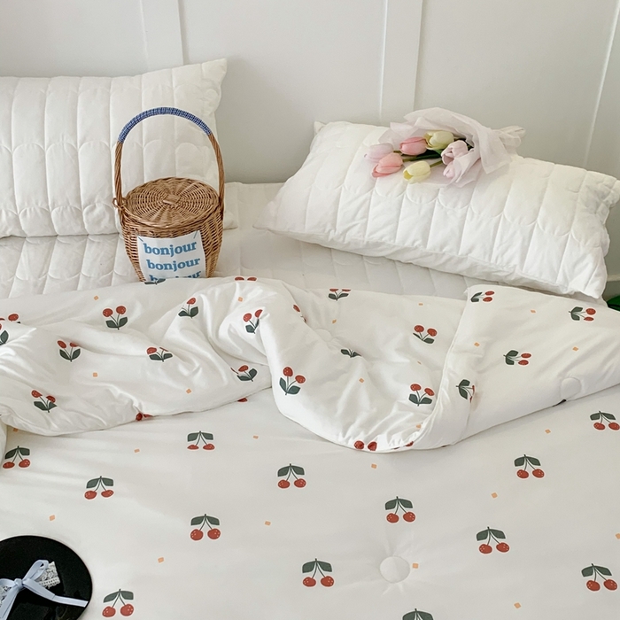 91家纺网 家纺一手货源 找家纺 昔可家纺2023新款花边款云柔针织大豆夏被 红了樱桃