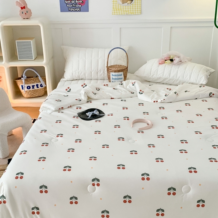 91家纺网 家纺一手货源 找家纺 昔可家纺2023新款花边款云柔针织大豆夏被 红了樱桃