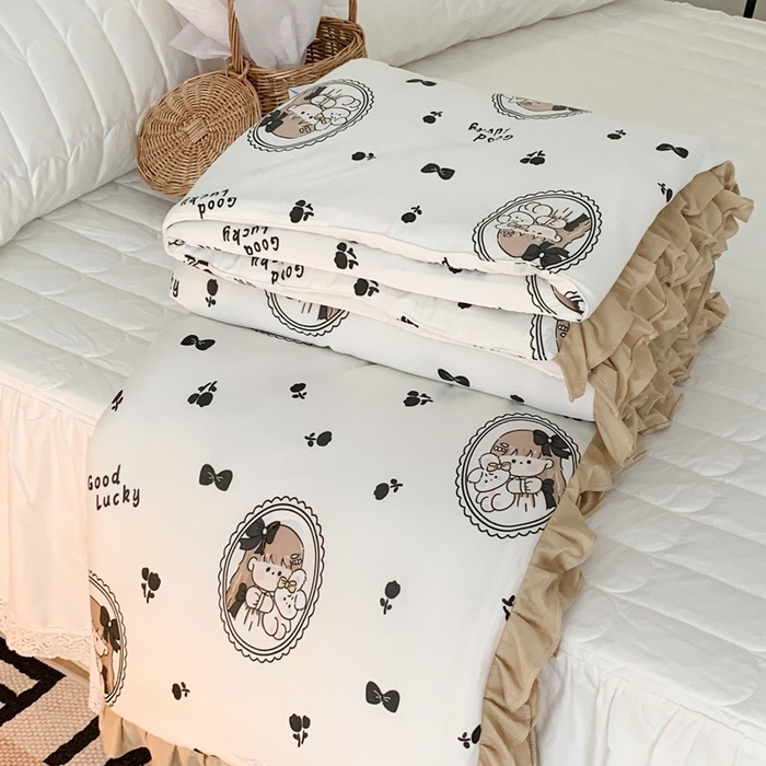 91家纺网 家纺一手货源 找家纺 昔可家纺2023新款花边款云柔针织大豆夏被 黑花女孩