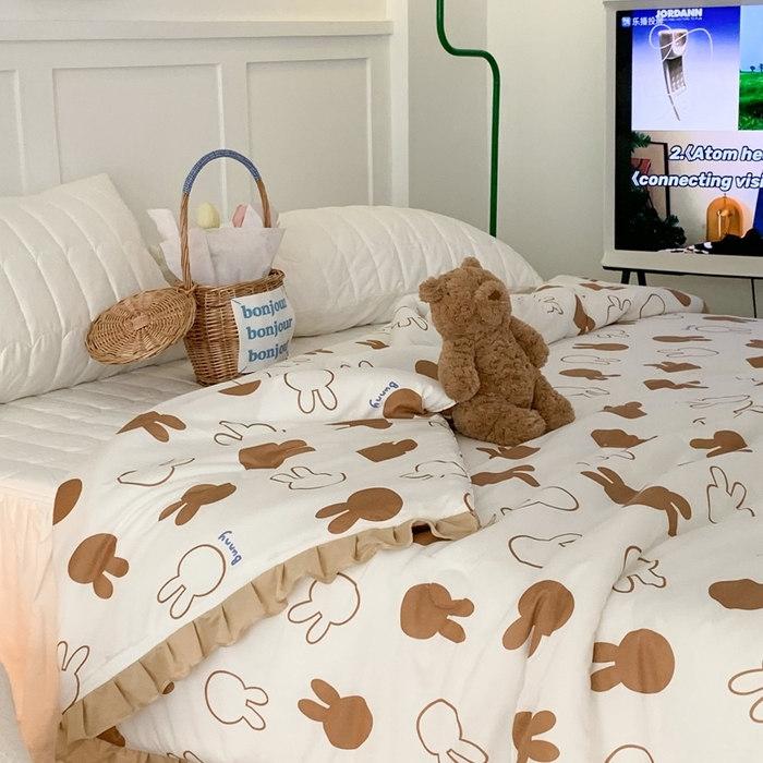 91家纺网 家纺一手货源 找家纺 昔可家纺2023新款花边款云柔针织大豆夏被 咖色小兔头