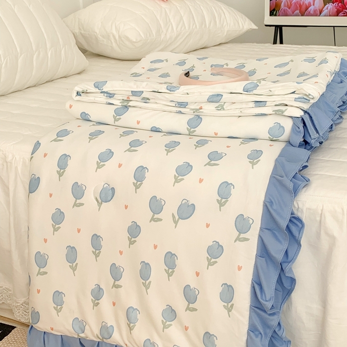 91家纺网 家纺一手货源 找家纺 昔可家纺2023新款花边款云柔针织大豆夏被 蓝色郁金香