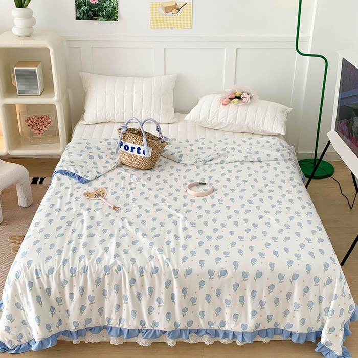 91家纺网 家纺一手货源 找家纺 昔可家纺2023新款花边款云柔针织大豆夏被 蓝色郁金香