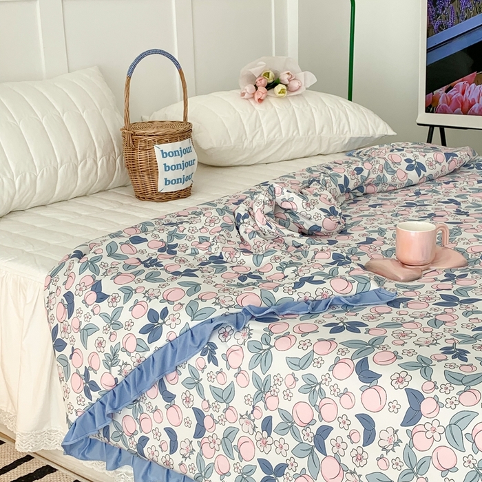 91家纺网 家纺一手货源 找家纺 昔可家纺2023新款花边款云柔针织大豆夏被 蜜桃花花