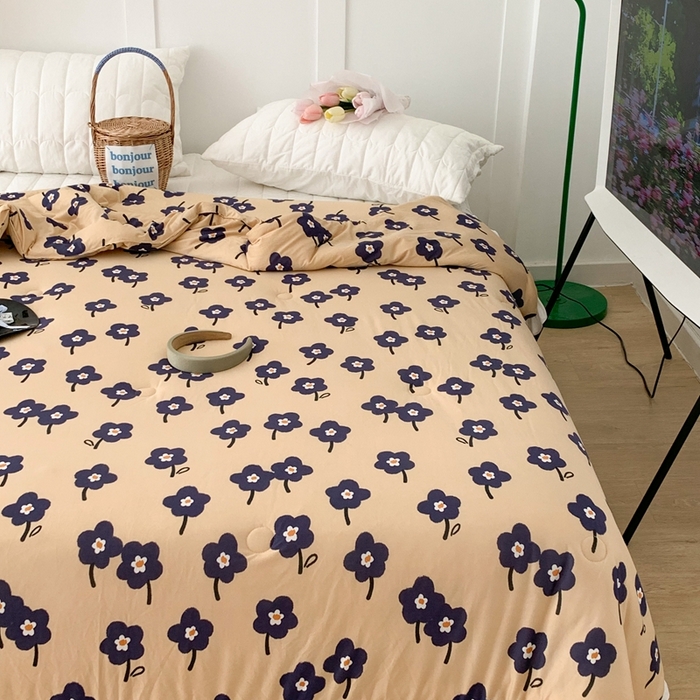 91家纺网 家纺一手货源 找家纺 昔可家纺2023新款花边款云柔针织大豆夏被 山野莫奈