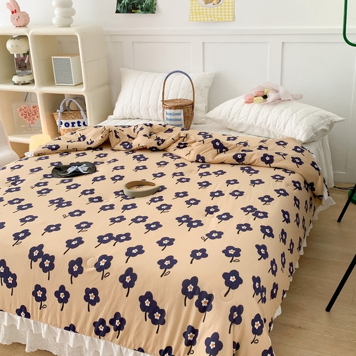 91家纺网 家纺一手货源 找家纺 昔可家纺2023新款花边款云柔针织大豆夏被 山野莫奈