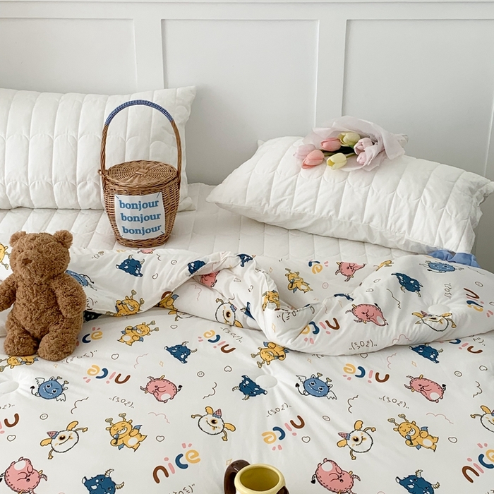 91家纺网 家纺一手货源 找家纺 昔可家纺2023新款花边款云柔针织大豆夏被 小怪兽