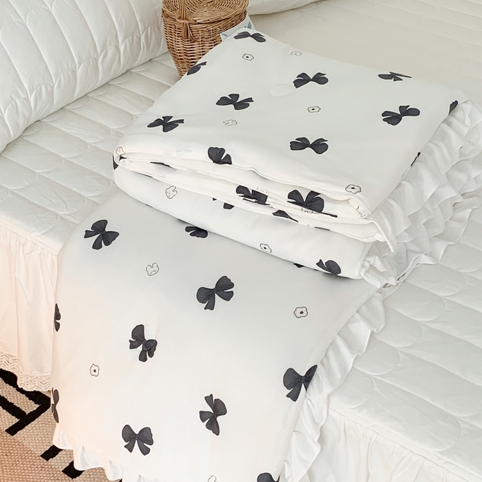 91家纺网 家纺一手货源 找家纺 昔可家纺2023新款花边款云柔针织大豆夏被 小熊蝴蝶结黑