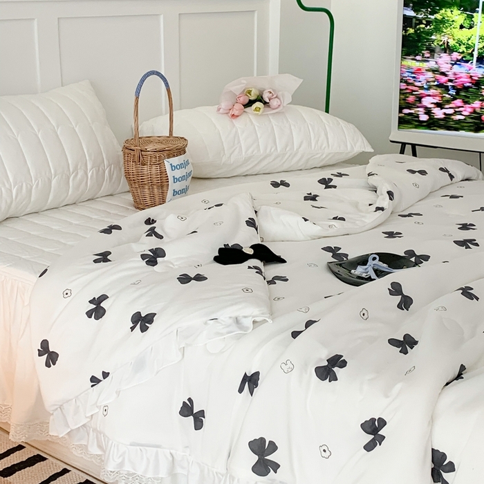 91家纺网 家纺一手货源 找家纺 昔可家纺2023新款花边款云柔针织大豆夏被 小熊蝴蝶结黑