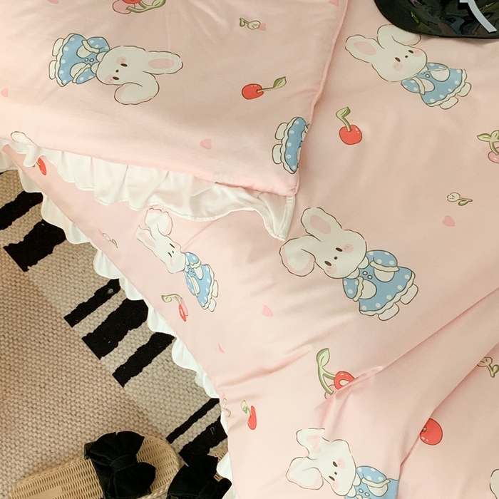 91家纺网 家纺一手货源 找家纺 昔可家纺2023新款花边款云柔针织大豆夏被 樱桃兔几