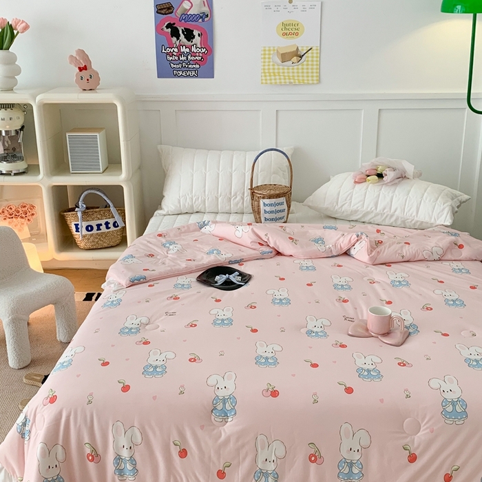 91家纺网 家纺一手货源 找家纺 昔可家纺2023新款花边款云柔针织大豆夏被 樱桃兔几