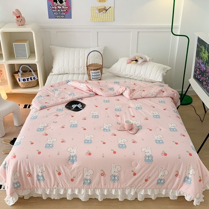 91家纺网 家纺一手货源 找家纺 昔可家纺2023新款花边款云柔针织大豆夏被 樱桃兔几