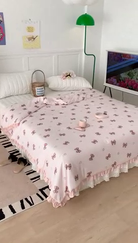 91家纺网 家纺一手货源 找家纺 昔可家纺2023新款花边款云柔针织大豆夏被 小熊蝴蝶结粉