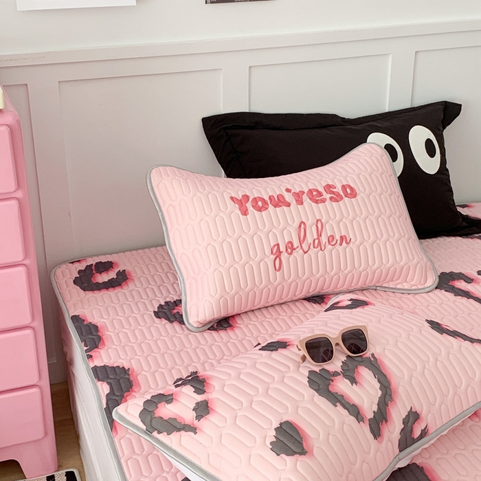 91家纺网 家纺一手货源 找家纺 （总）昔可家纺2023新款甜酷黑粉系列乳胶凉席