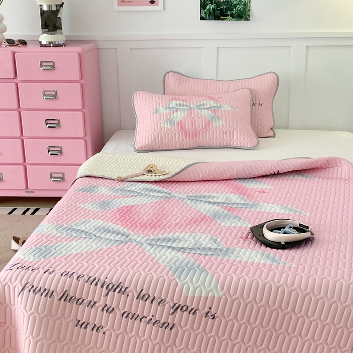 91家纺网 家纺一手货源 找家纺 昔可家纺2023新款甜酷黑粉系列乳胶凉席 芭蕾风丝带蝴蝶结