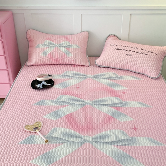 91家纺网 家纺一手货源 找家纺 昔可家纺2023新款甜酷黑粉系列乳胶凉席 芭蕾风丝带蝴蝶结