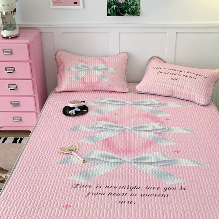 91家纺网 家纺一手货源 找家纺 昔可家纺2023新款甜酷黑粉系列乳胶凉席 芭蕾风丝带蝴蝶结