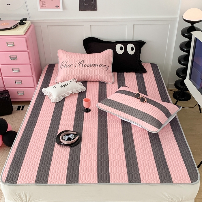 91家纺网 家纺一手货源 找家纺 昔可家纺2023新款甜酷黑粉系列乳胶凉席 黑粉条纹