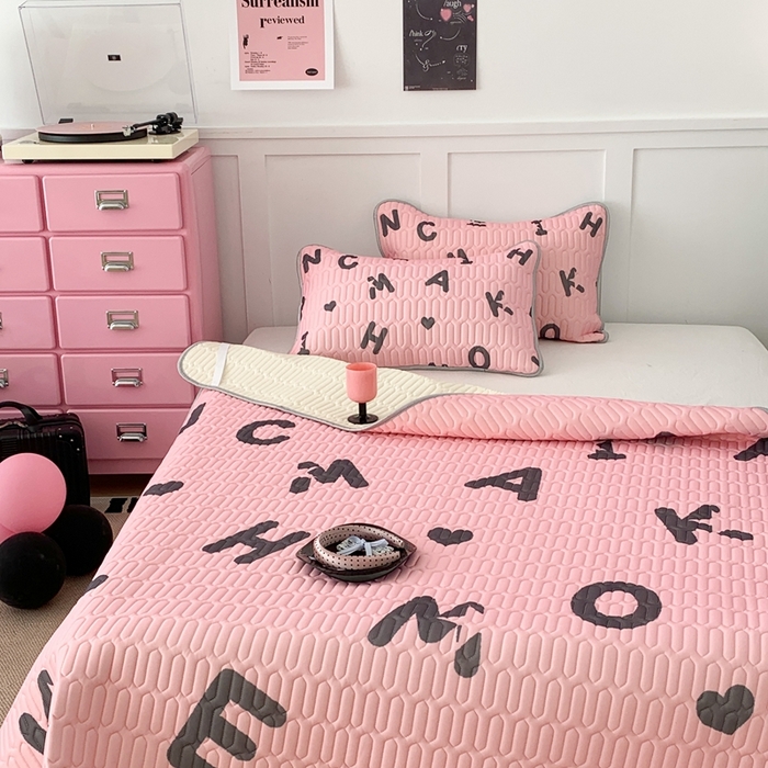 91家纺网 家纺一手货源 找家纺 昔可家纺2023新款甜酷黑粉系列乳胶凉席 黑粉字母