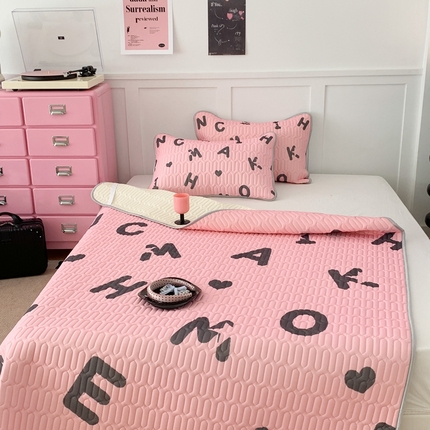 昔可家纺2023新款甜酷黑粉系列乳胶凉席 黑粉字母