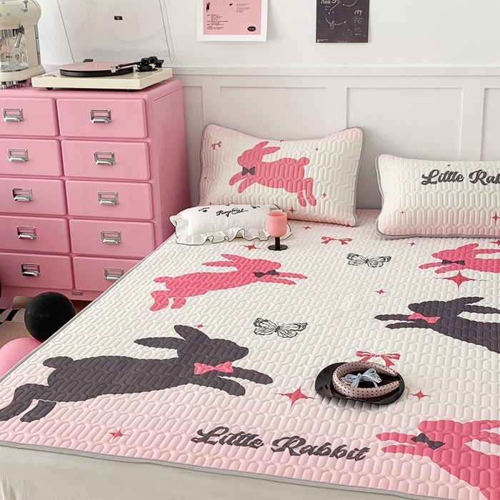 91家纺网 家纺一手货源 找家纺 昔可家纺2023新款甜酷黑粉系列乳胶凉席 蝴蝶结黑兔