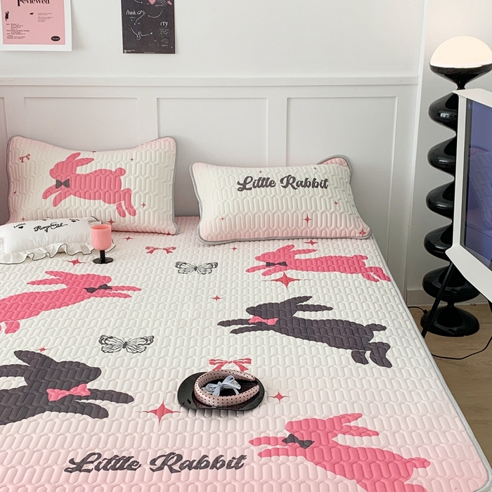 91家纺网 家纺一手货源 找家纺 昔可家纺2023新款甜酷黑粉系列乳胶凉席 蝴蝶结黑兔