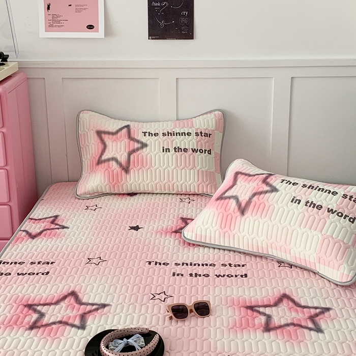 91家纺网 家纺一手货源 找家纺 昔可家纺2023新款甜酷黑粉系列乳胶凉席 甜酷粉星